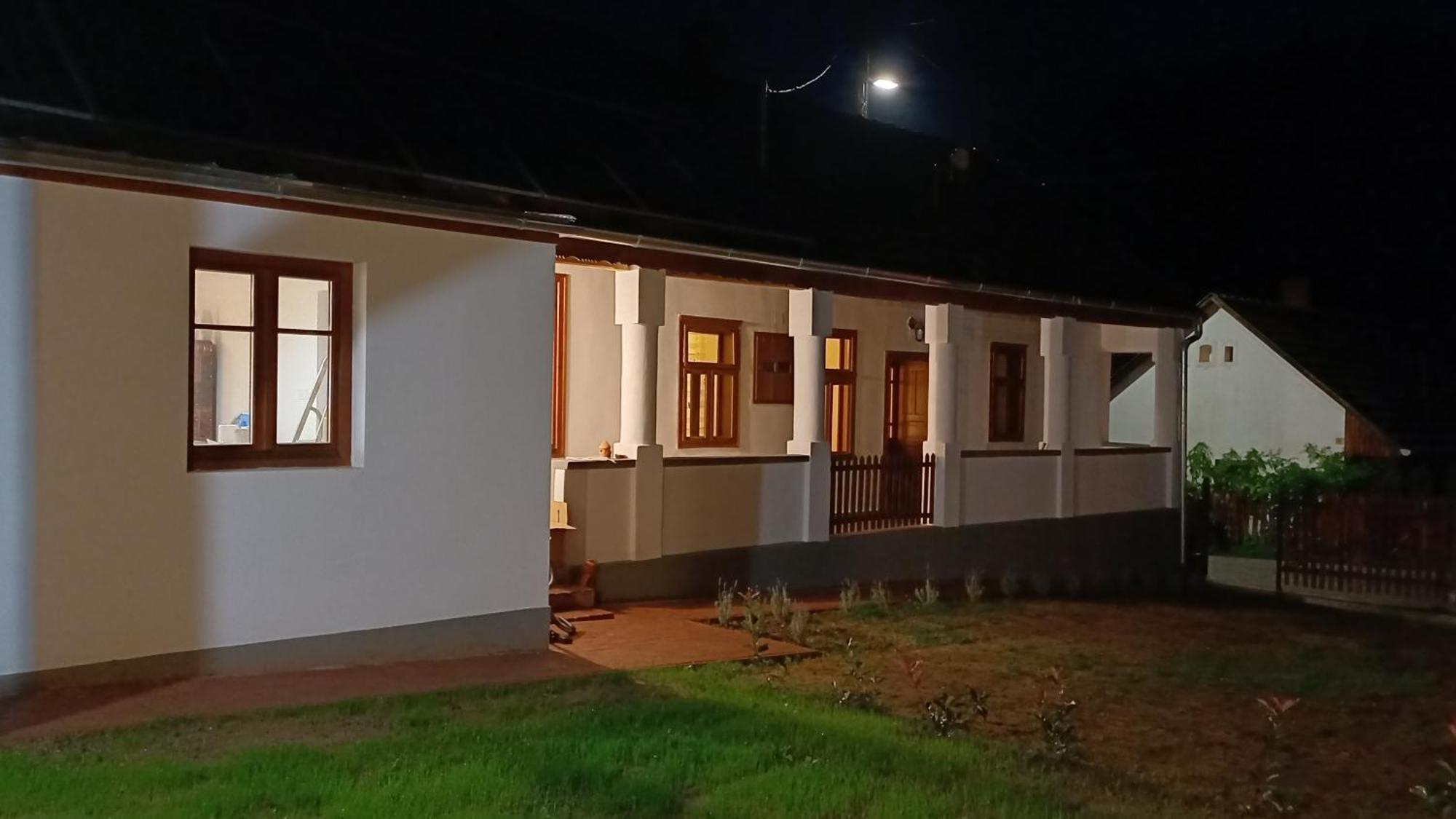 Apartment Karadi Vendeghaz Háromhuta