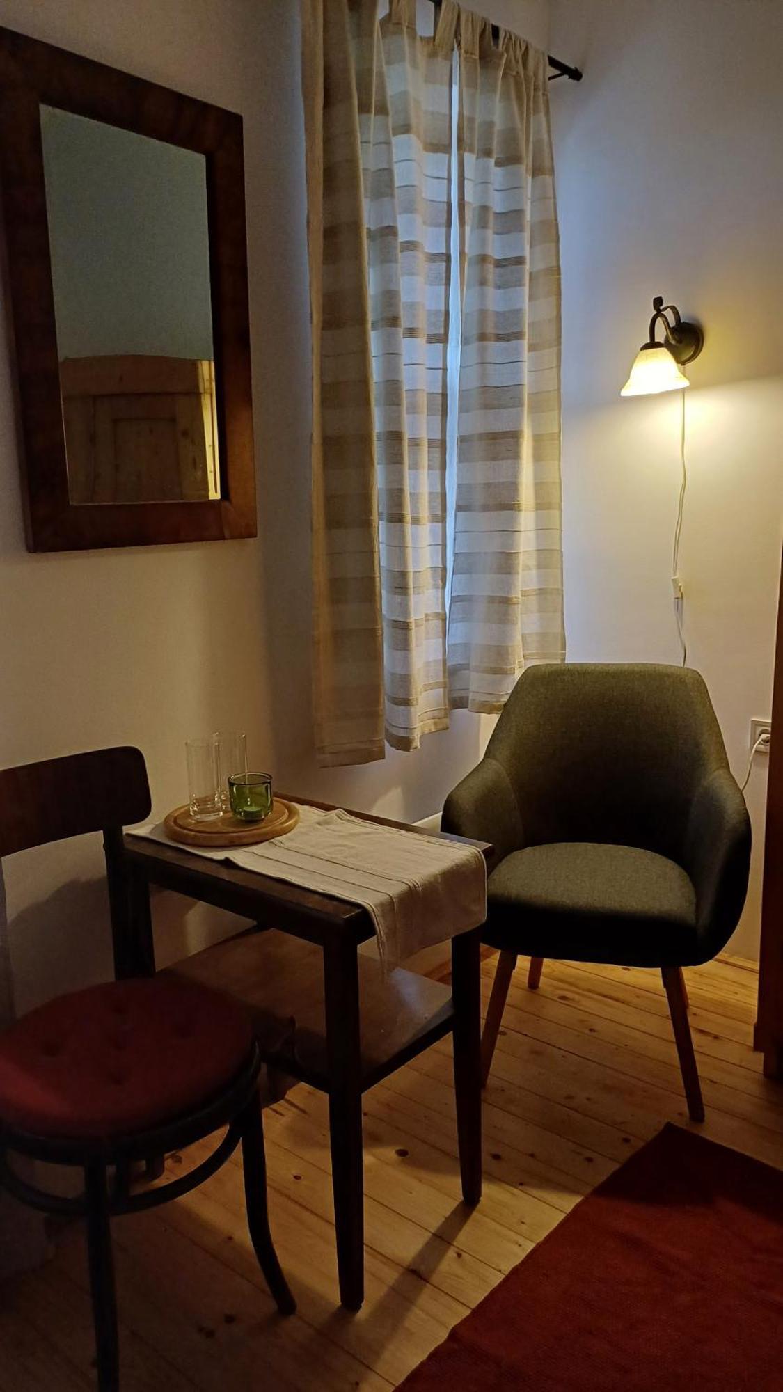 Karadi Vendeghaz Háromhuta