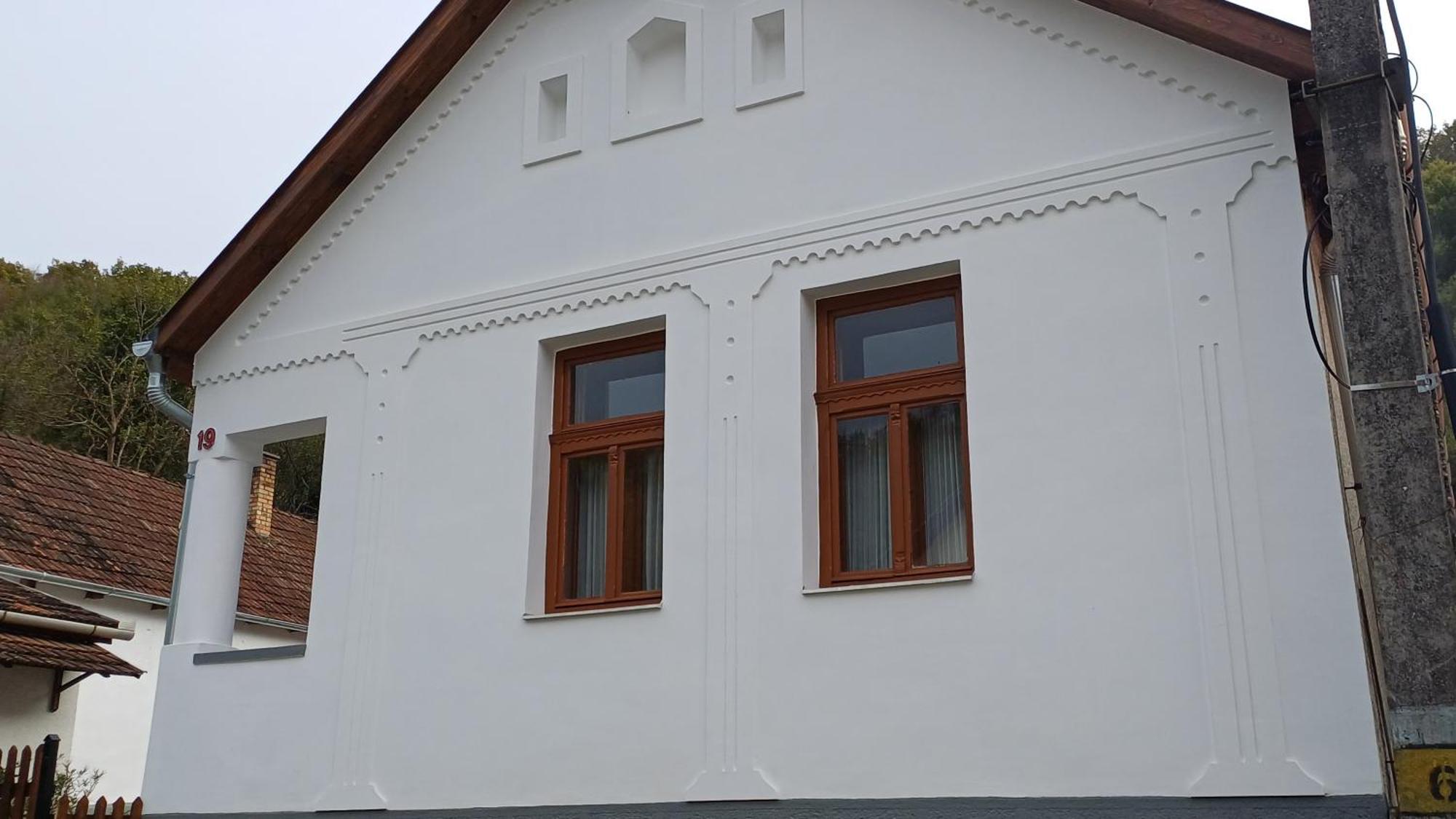 Karadi Vendeghaz Háromhuta