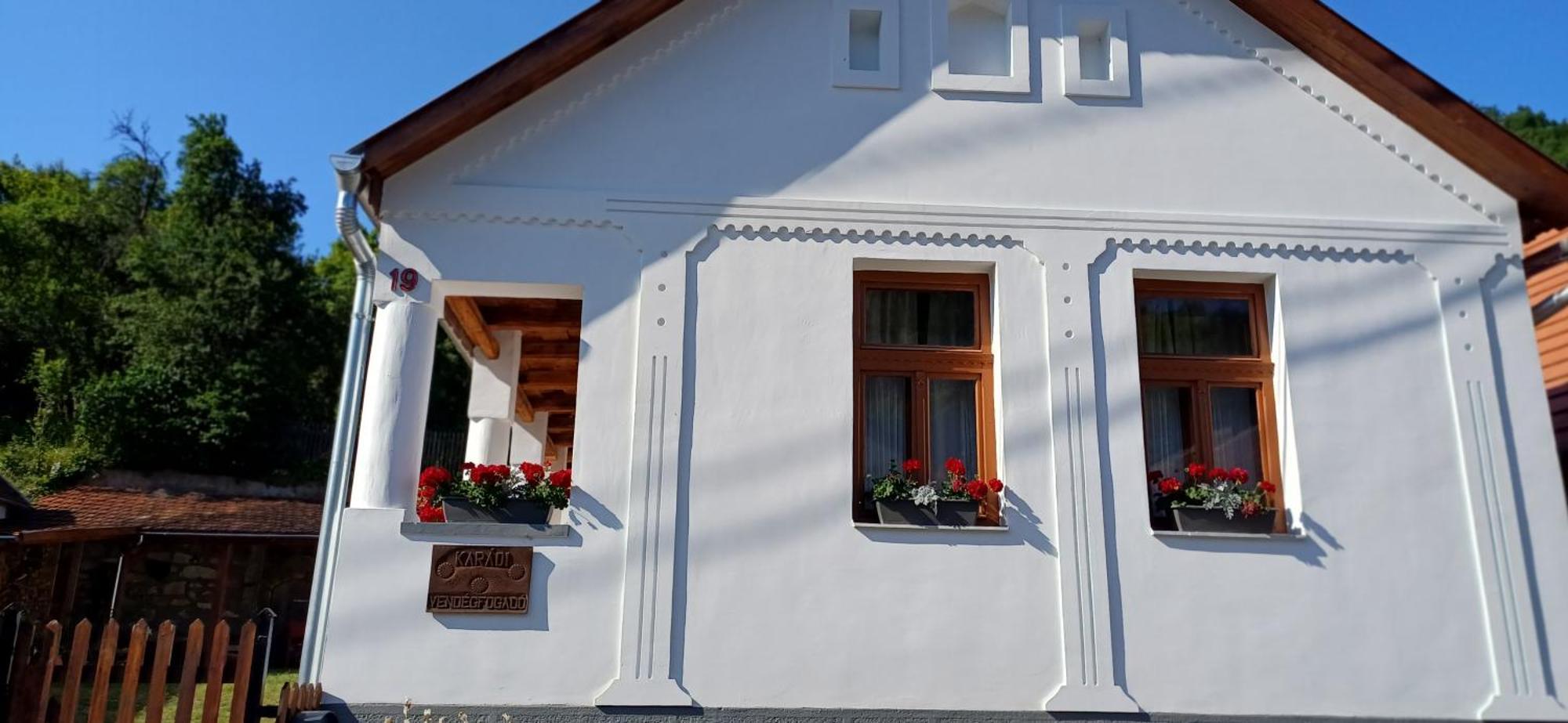 Karadi Vendeghaz Háromhuta