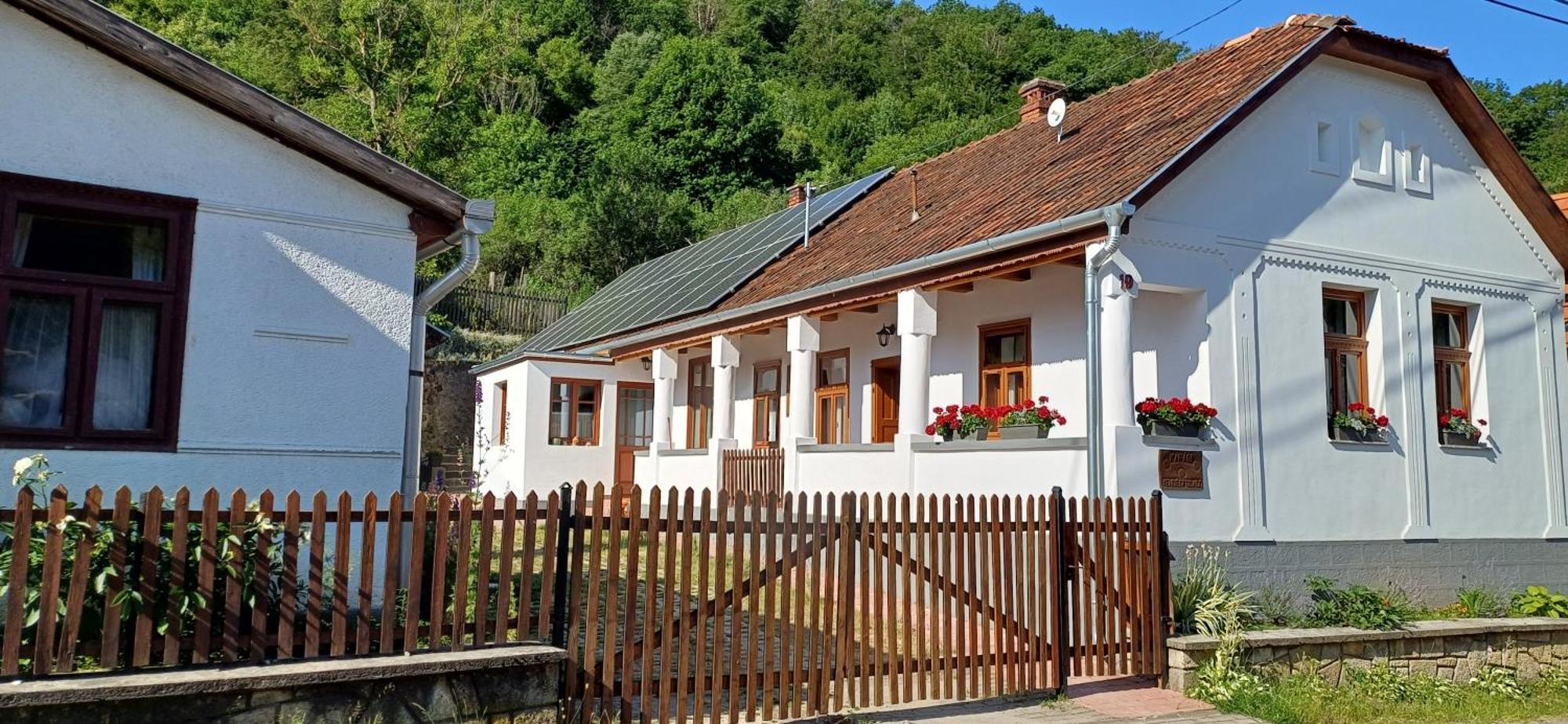 Apartment Karadi Vendeghaz